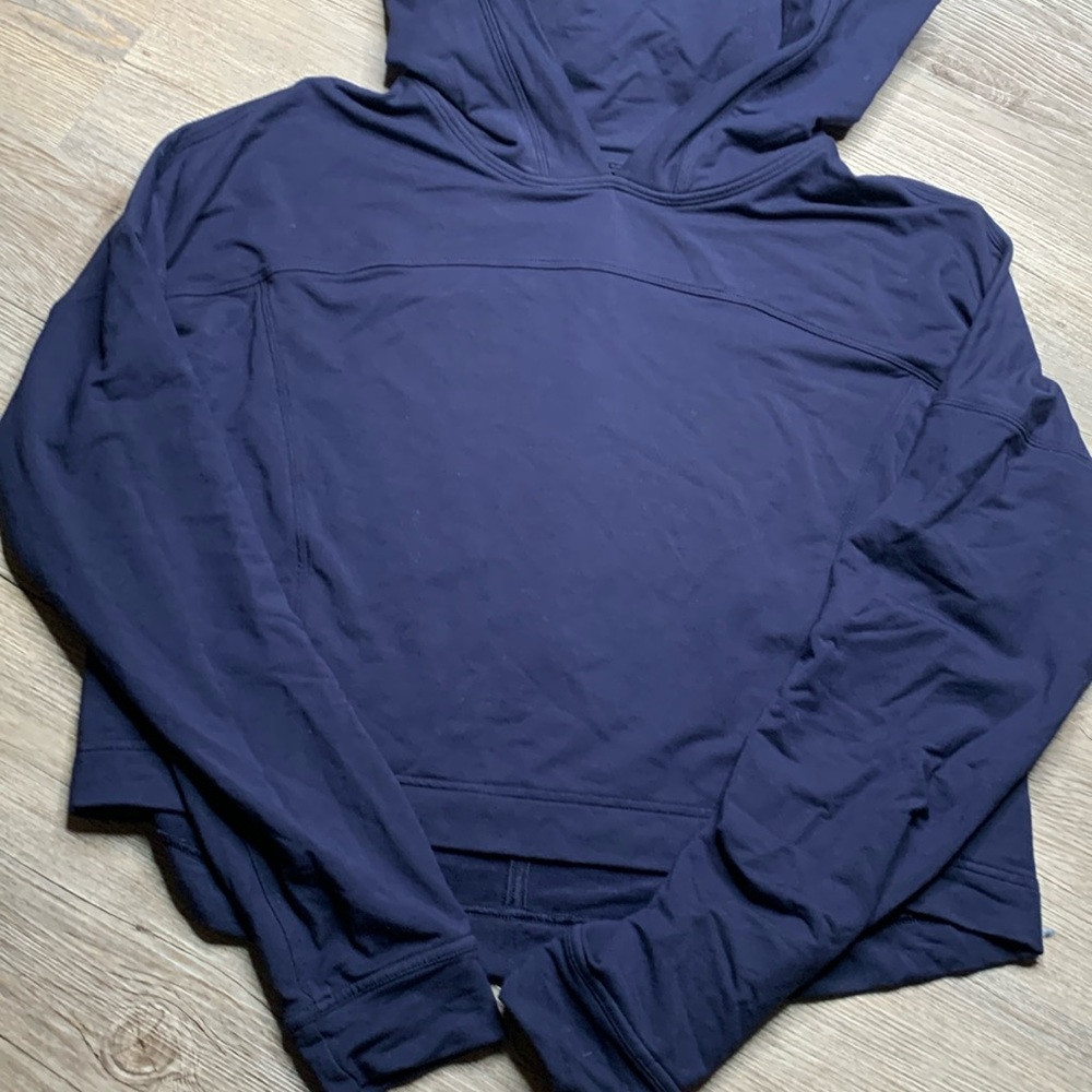 Lululemon Women’s Navy Blue Cropped Sweatshirt Size 8